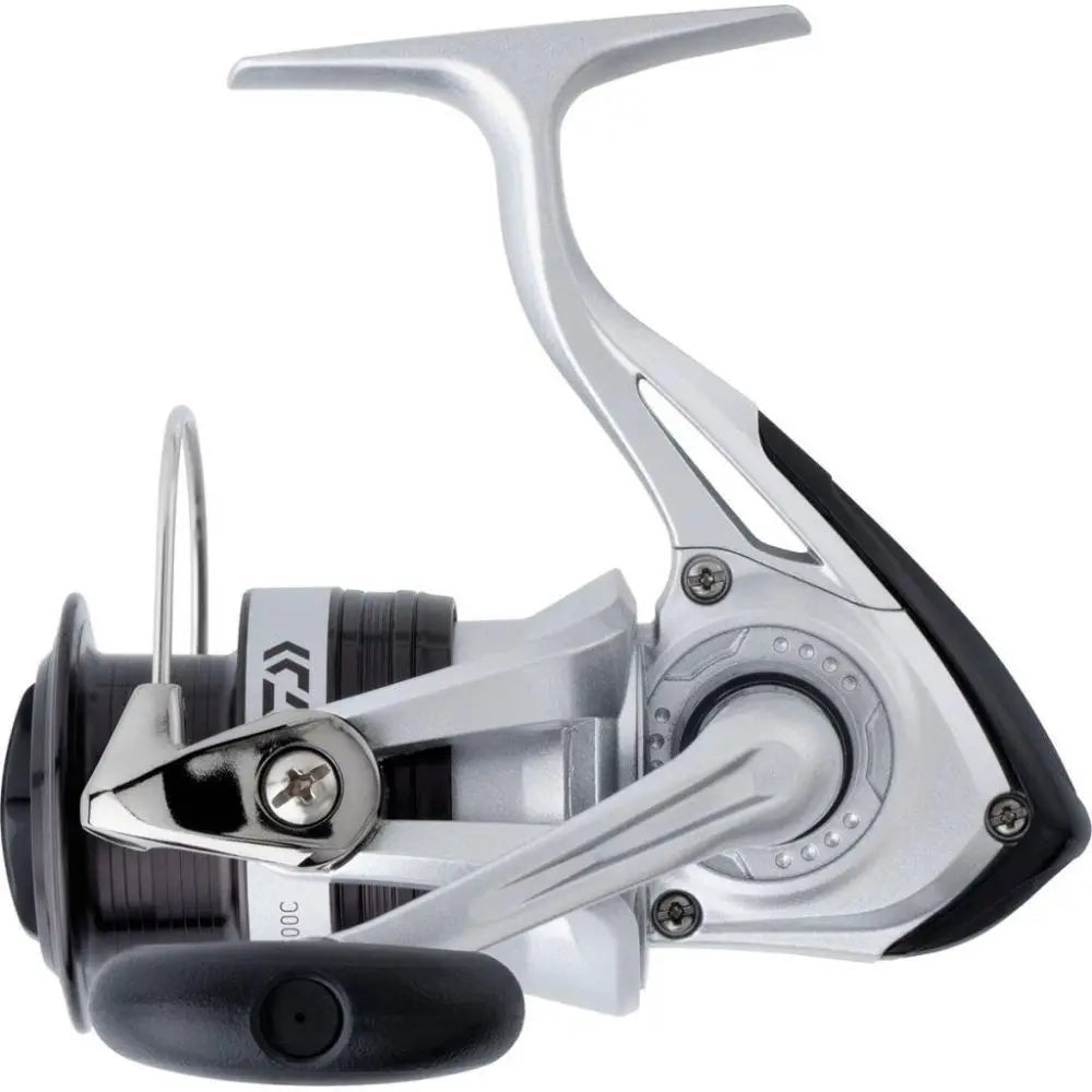 Molinete Daiwa Sweepfire E 2500C Drag 4 kg