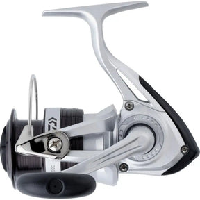 Molinete Daiwa Sweepfire E 2500C Drag 4 kg